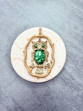 Vintage 1970’s Articulated Owl Pendant Gold Tone Green Cabochon Jelly belly Boho